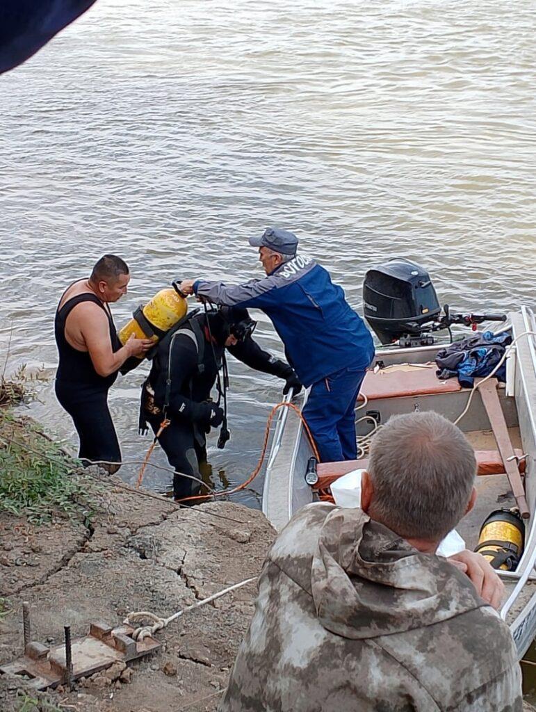 В Астраханской области водитель ушел ко дну вместе с автомобилем