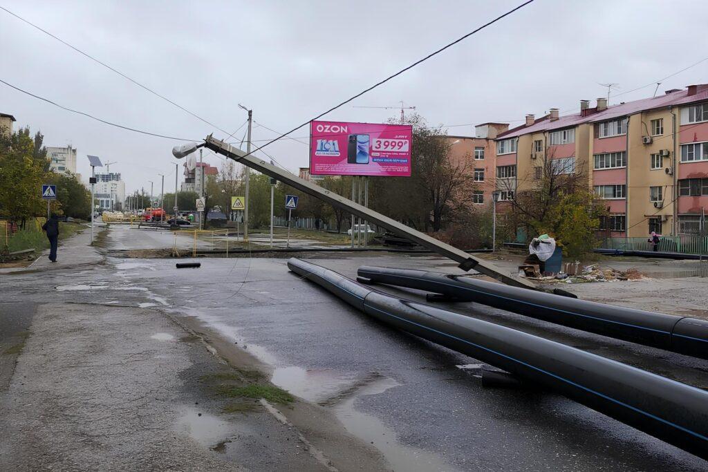 Упавшие деревья, затопленные улицы и оборванные провода