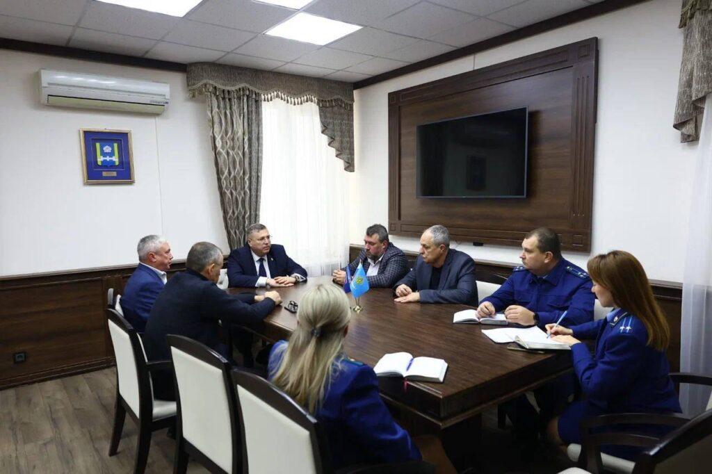 Глава Астраханской области остался недоволен позицией властей Нариманова — фото 1