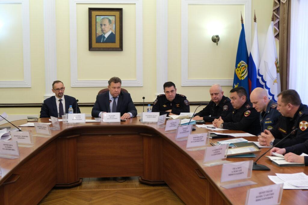 Глава Астрахани призвал усилить пропускной режим в детсадах в предновогодние дни