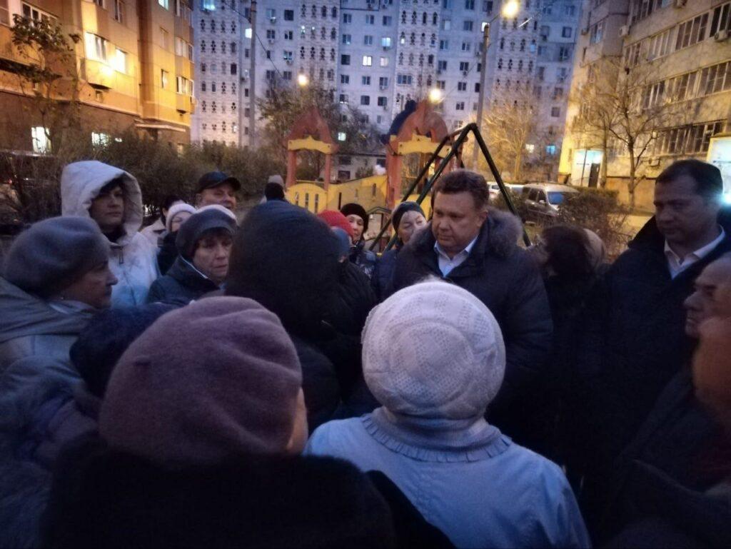 Мэр Астрахани обсудил с местными жителями городские проблемы