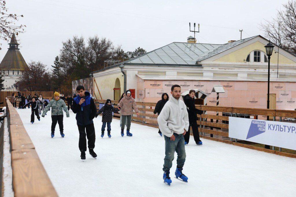 Стало известно, когда закроется ледовый каток в Астраханском кремле — фото 5