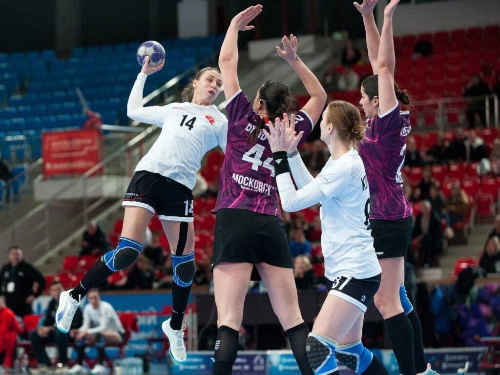 «Астраханочка» вышла в четвертьфинал Кубка России по гандболу