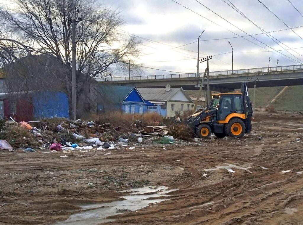 За три дня с городских свалок вывезли более 90 тонн мусора — фото 1