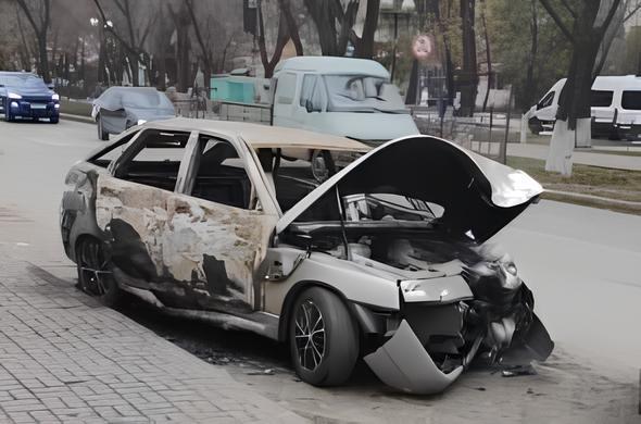 Астраханцы устали от брошенных машин, заполонивших городские улицы