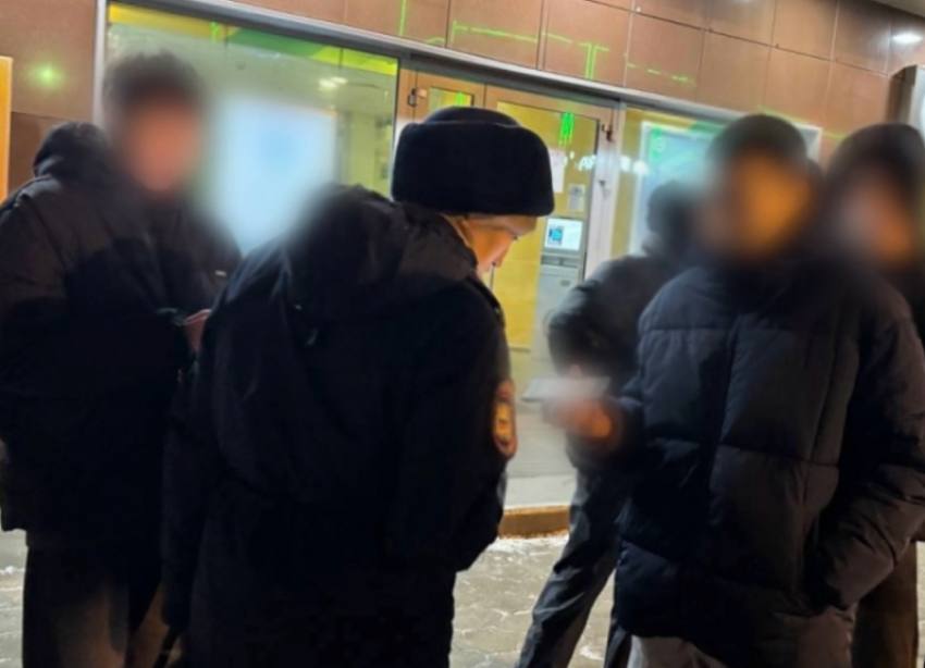 Астраханские правоохранители продолжают ловить гуляющих по ночам подростков