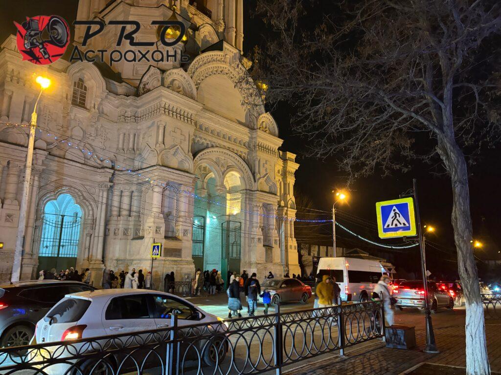Астраханцы жалуются на отсутствие бесплатных парковок и цены на платные