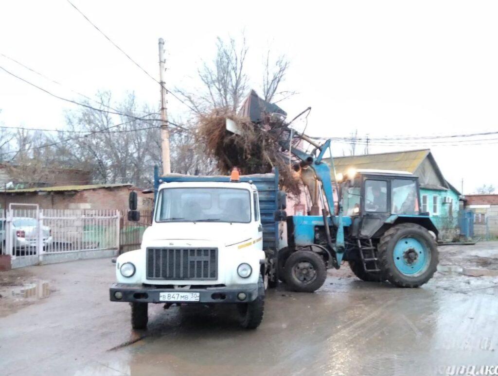 Меньше чем за месяц в Астрахани собрали почти 1,5 тысячи тонн мусора — фото 1