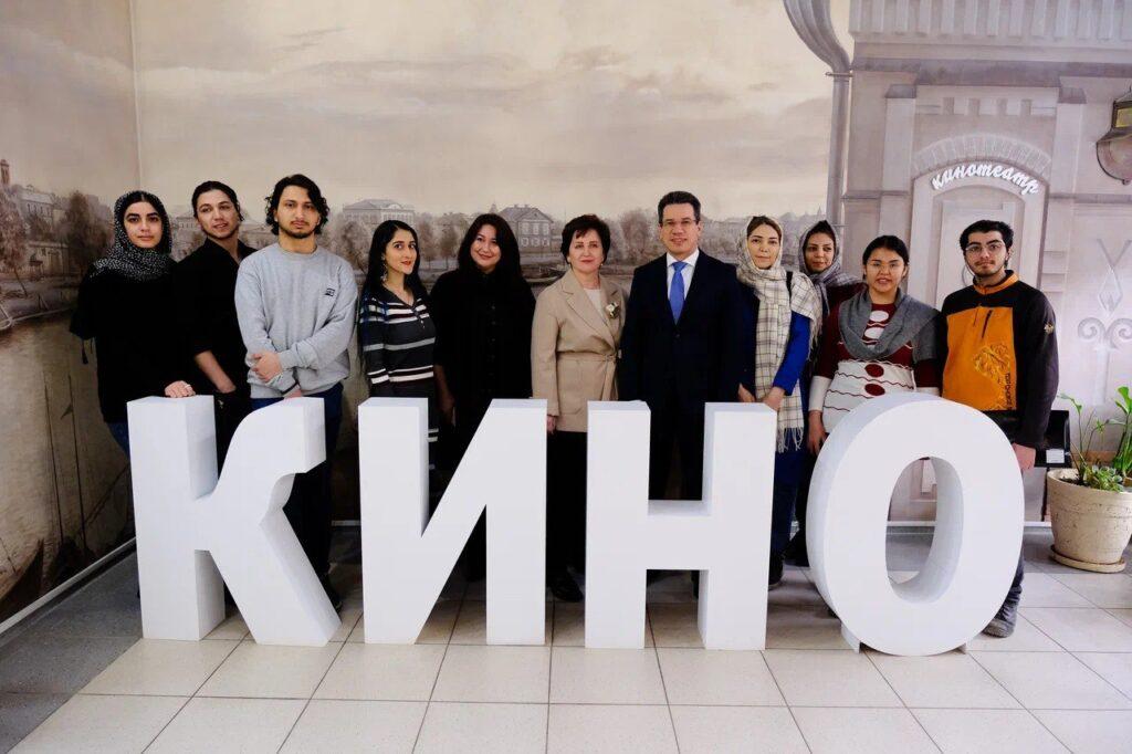 Астраханцы могут бесплатно посмотреть иранские фильмы в кинотеатре — фото 2