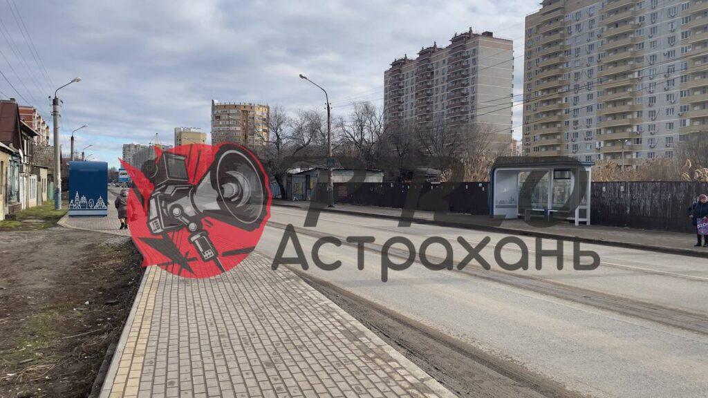 У астраханцев возникает все больше вопросов к тем, кто устанавливает новые остановки — фото 3