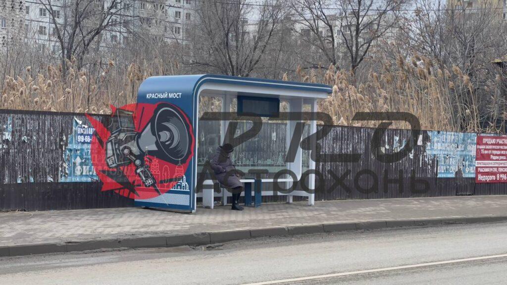У астраханцев возникает все больше вопросов к тем, кто устанавливает новые остановки — фото 1