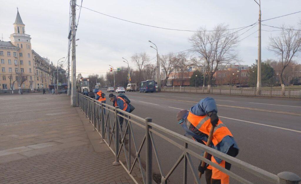 Уборка города в новогодние праздники — главный приоритет астраханских властей — фото 1