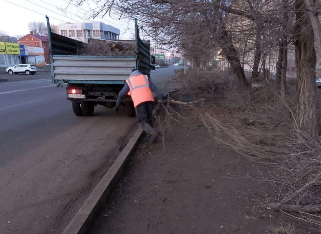 Уборка города в новогодние праздники — главный приоритет астраханских властей