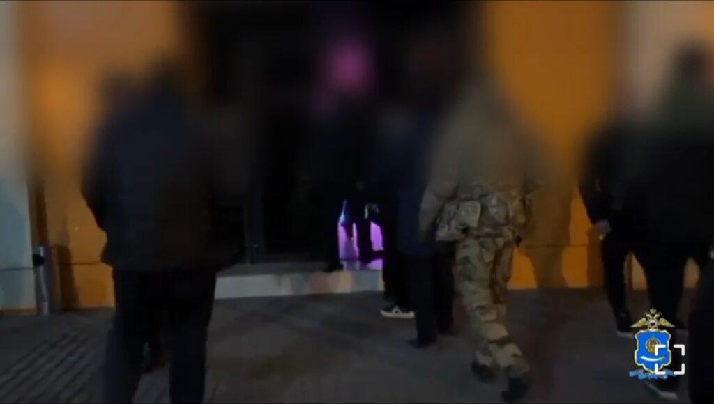 Полиция Астрахани провели массовые рейды в заведениях
