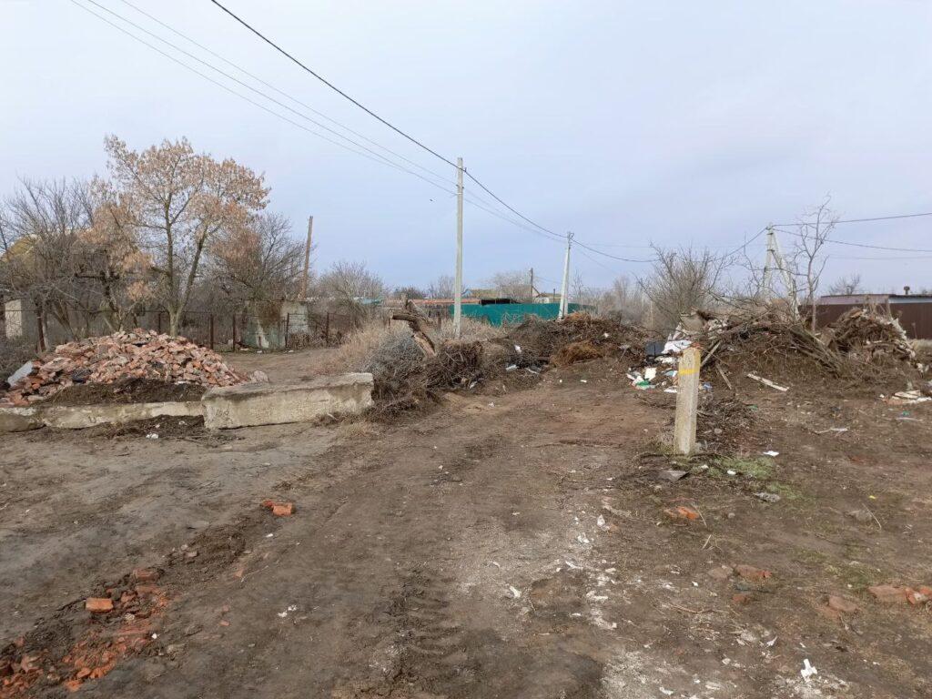 Жители астраханского СНТ самовольно перекрыли дорогу общего пользования — фото 2
