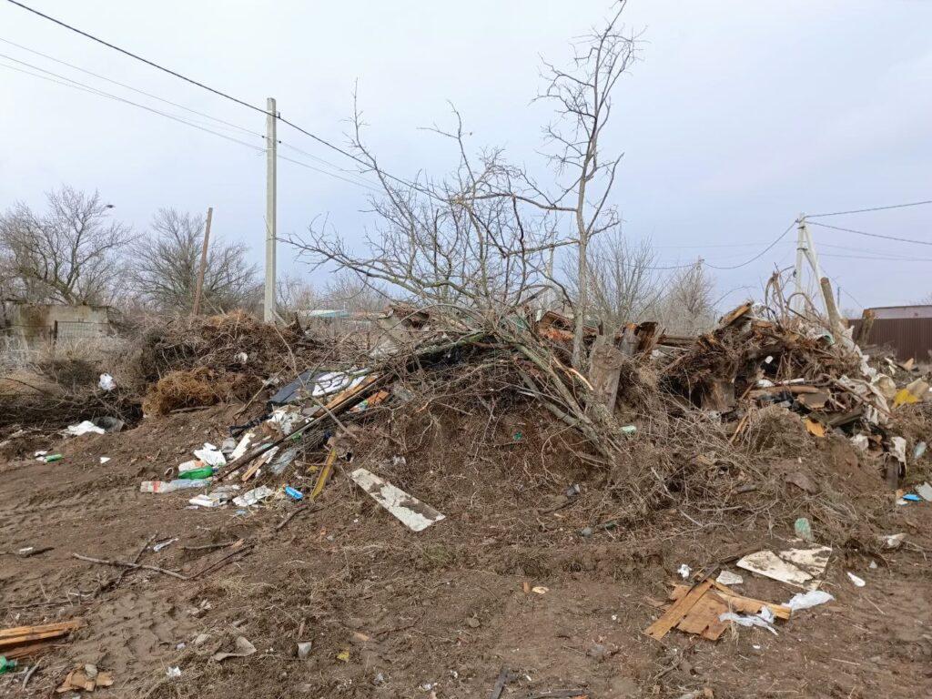 Жители астраханского СНТ самовольно перекрыли дорогу общего пользования — фото 3