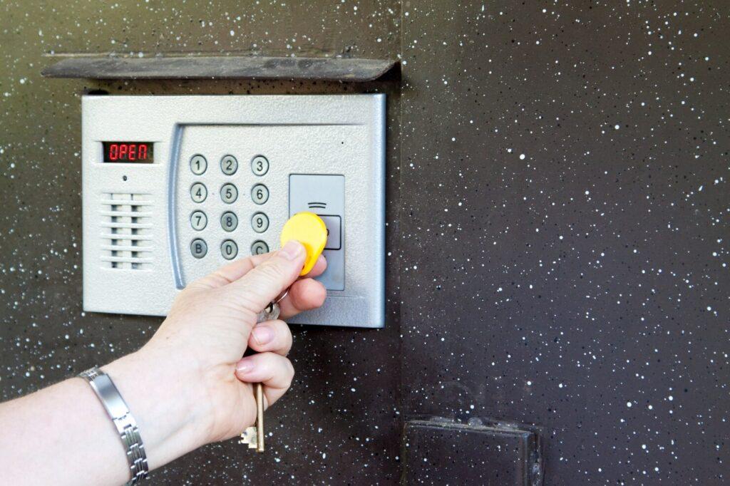Мошенники обманывают астраханцев под видом представителей управляющих компаний