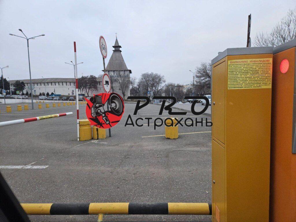 Цены на парковку в Астрахани бьют по карману горожан