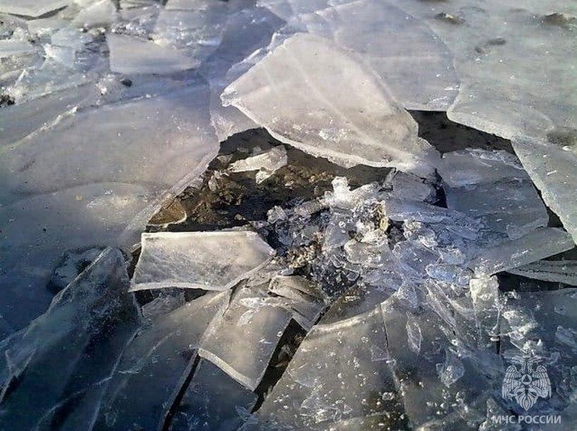 В Астраханской области турист провалился под лед