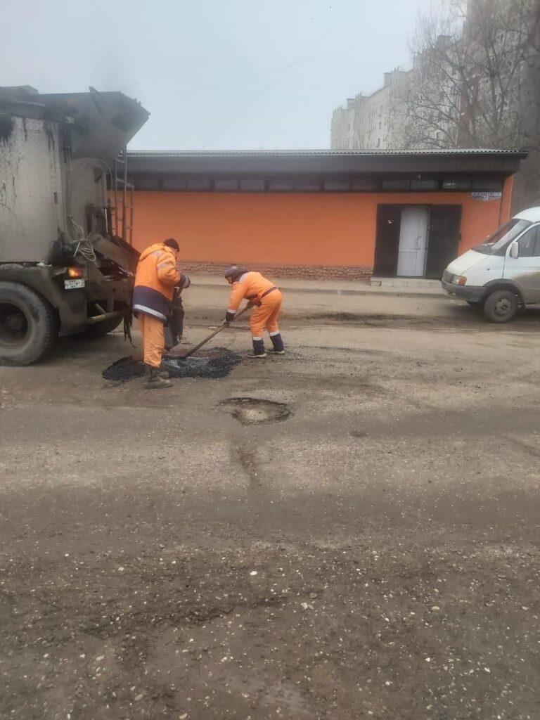 В Астрахани активно продолжается ремонт дорог — фото 1