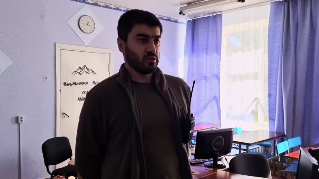 Замминистра ЖКХ Астраханской области уже во второй раз попал под обстрел в ЛНР