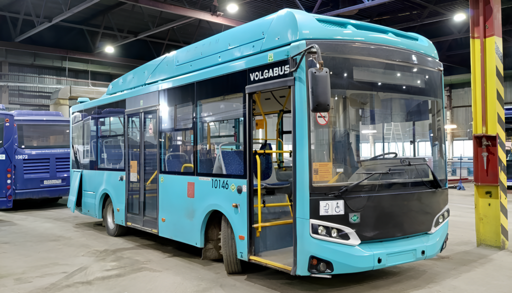 В Астрахань прибыли подержанные автобусы из Санкт-Петербурга
