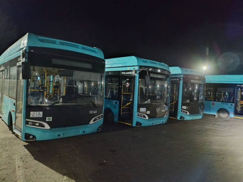 Зачем в Астрахань прибыли автобусы из Санкт-Петербурга