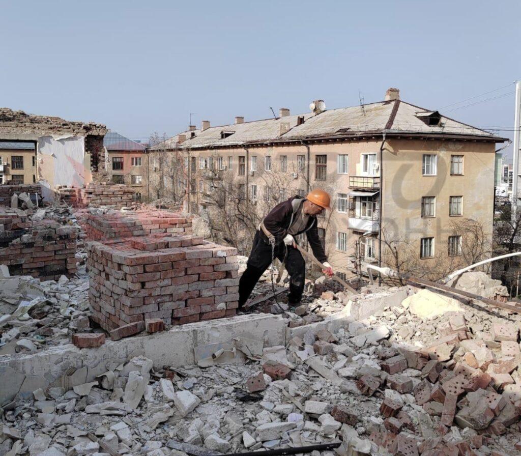 Мэрия Астрахани отреагировала на новость о странном демонтаже дома на площади Вокзальной