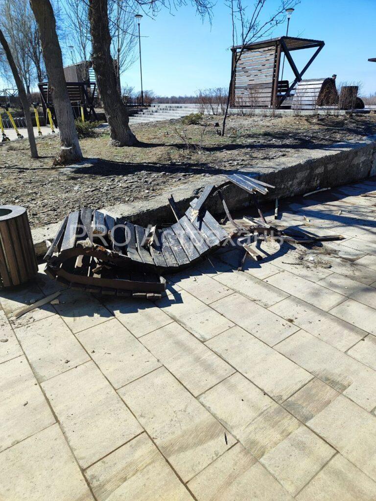 Астраханские вандалы бушуют, а власти бездействуют — фото 1