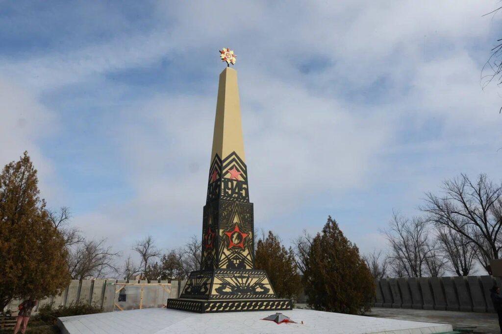 В Астрахани обновляют мемориальный комплекс к 80-летию Победы