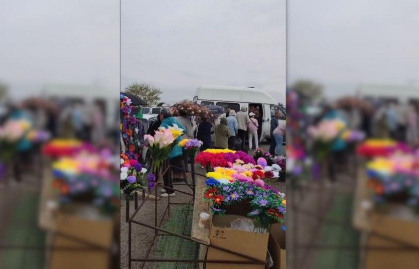 Астраханцы с трудом добирались до кладбищ на Красную горку
