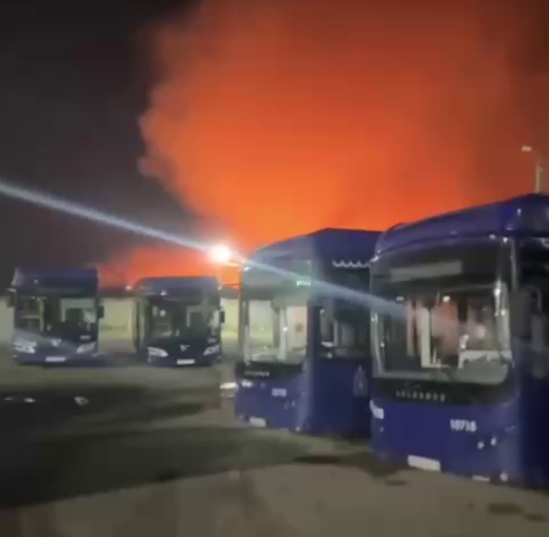 В ночь на 7 апреля в Астрахани едва не сгорели все новые автобусы