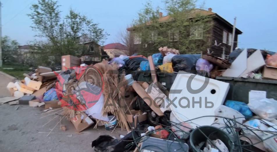 Астраханская улица вновь превращается в одну сплошную свалку — фото 4