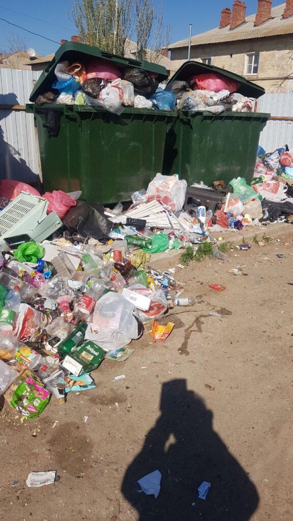 Трусовский район продолжает утопать в мусоре — фото 3