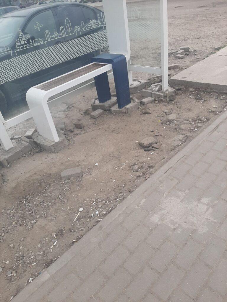 Астраханские остановки еще не заработали, но уже непригодны к использованию — фото 4