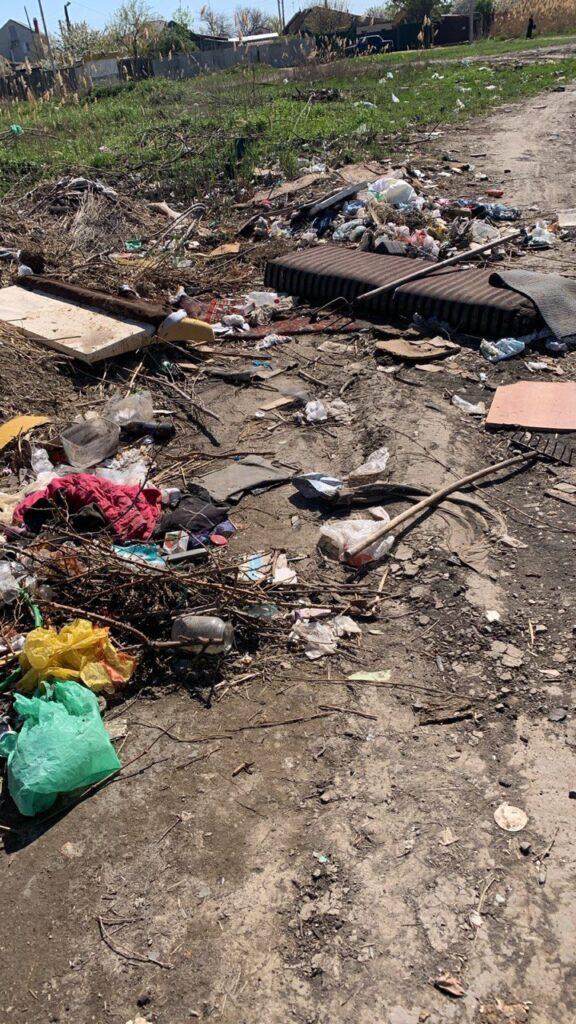 Трусовский район продолжает утопать в мусоре — фото 6