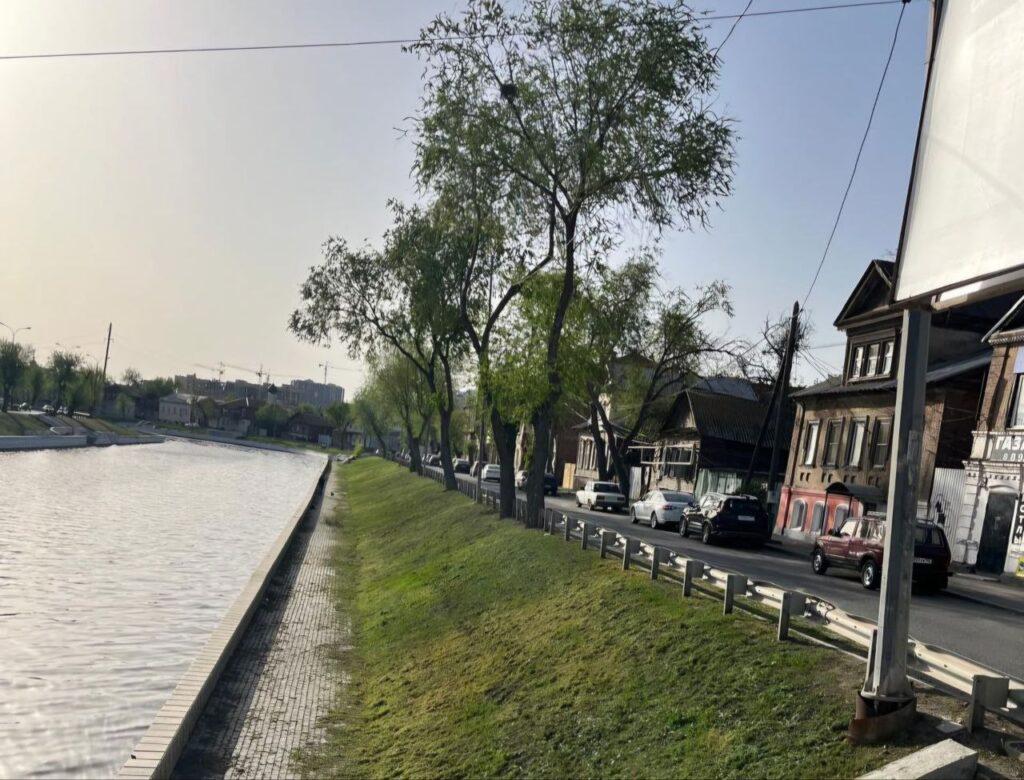 Астраханские коммунальщики трудятся без выходных на благо города — фото 5