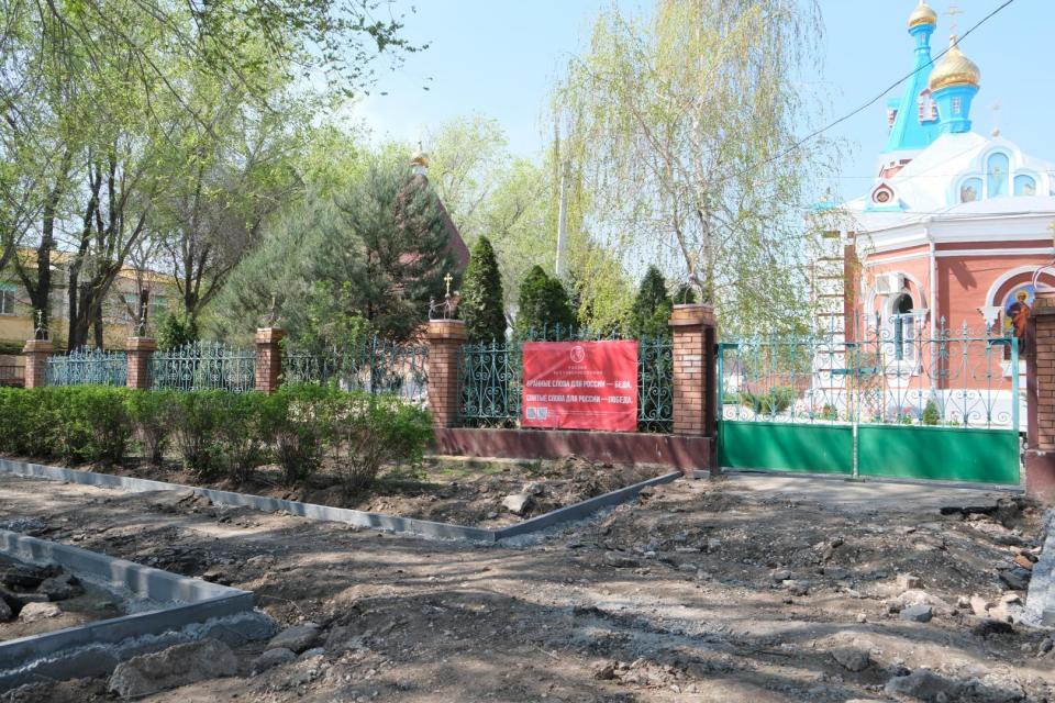 В Астрахани ремонтируют дороги к храмам и красят «Журавлей» — фото 3