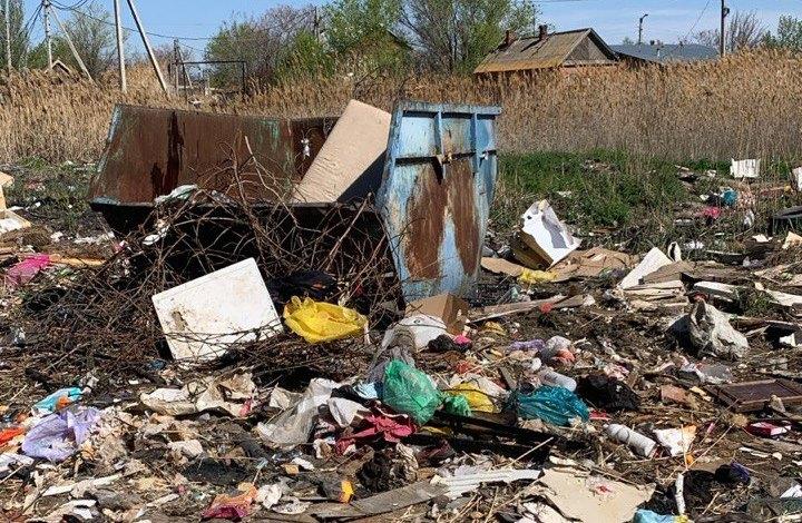 Трусовский район продолжает утопать в мусоре