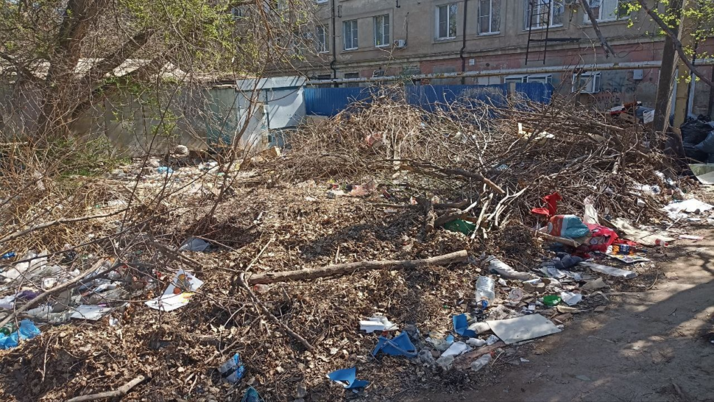 Трусовский район тонет в мусоре и свалках