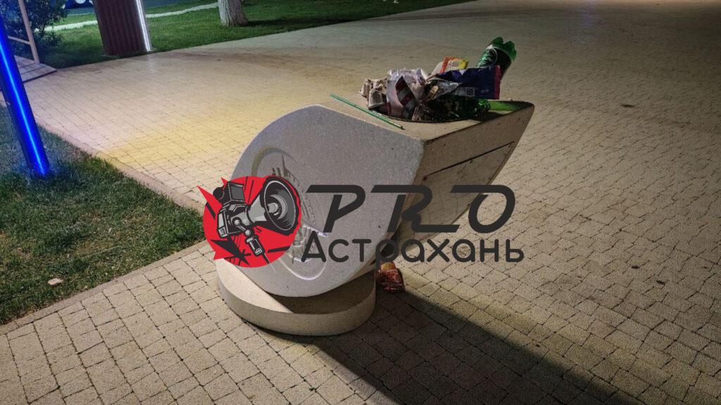 На Комсомольской набережной вновь прогулялись вандалы