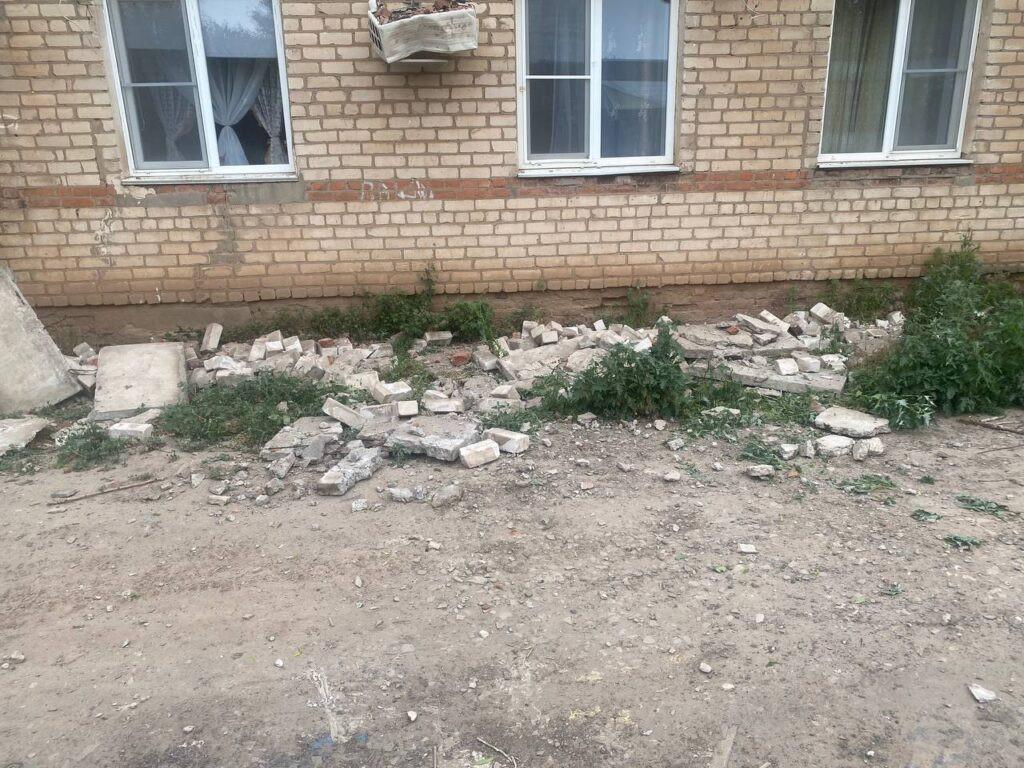 В Ахтубинске обрушилась часть жилого дома — фото 2