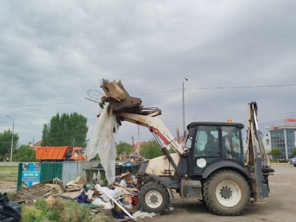 За 4 майских выходных с улиц Астрахани вывезли более 260 тонн мусора