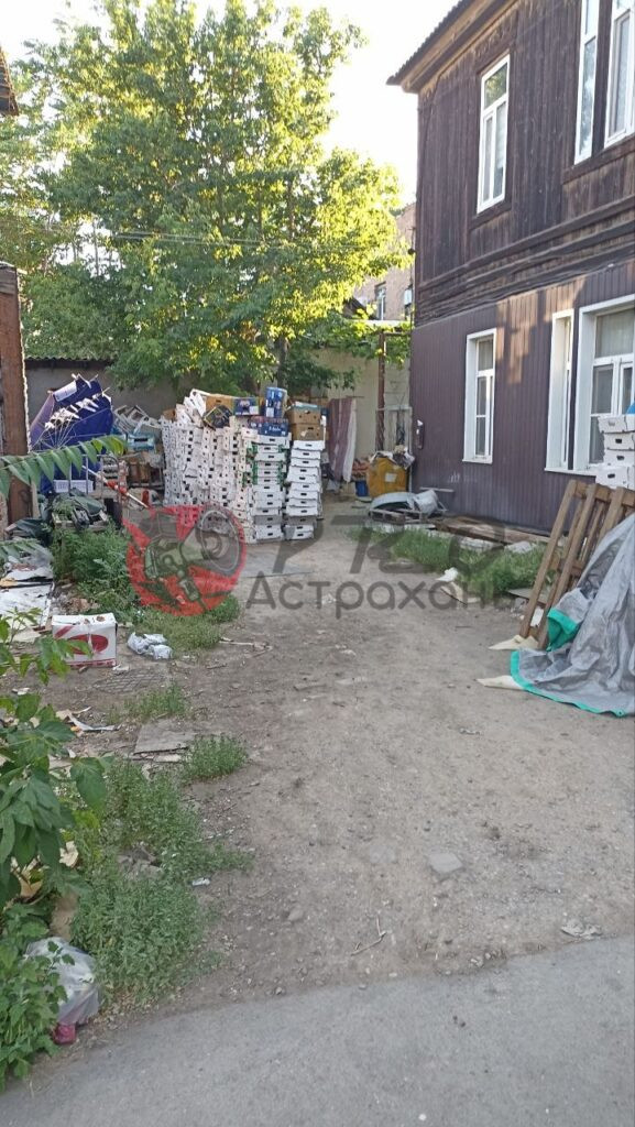 Тротуар разбили, деревья спилили: астраханцев продолжает шокировать городское «благоустройство» — фото 6