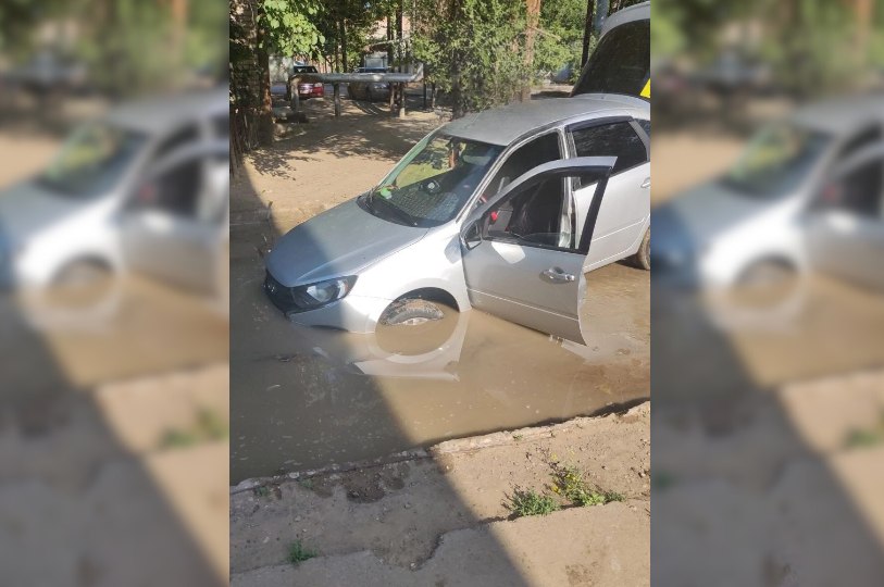 Не опять, а снова: очередной провал стал ловушкой для автомобиля астраханца