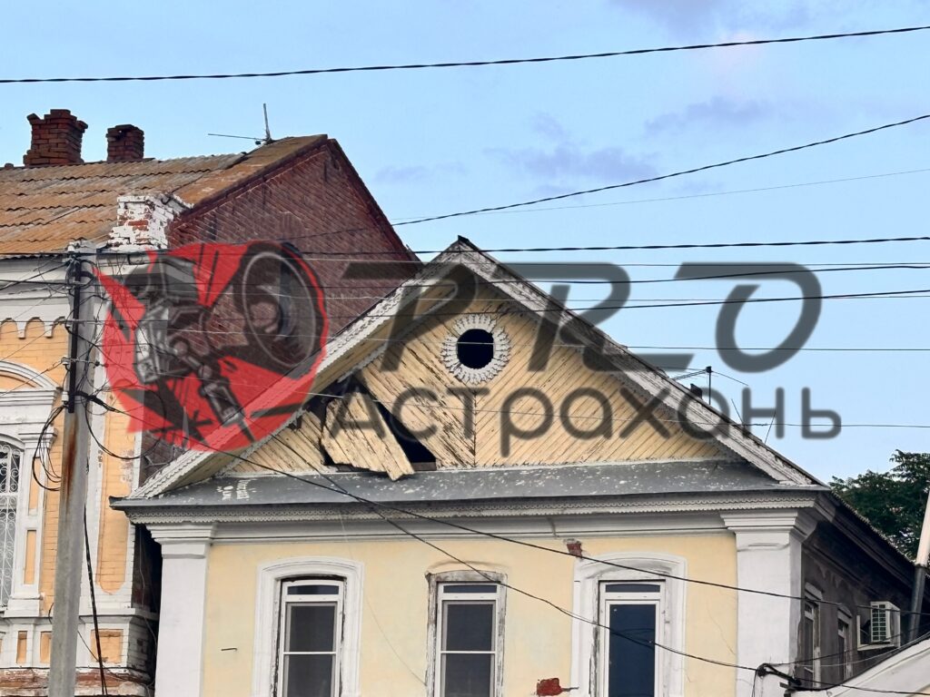 Усадьба Новиковых угрожает безопасности астраханцев