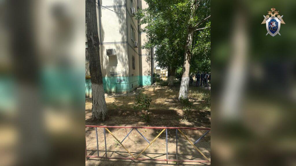 Мама была в магазине: 5-летняя девочка выпала из окна девятого этажа