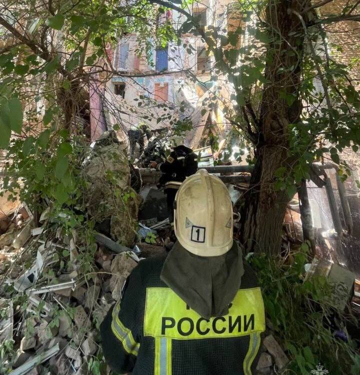 В Астрахани обрушился подъезд жилого дома