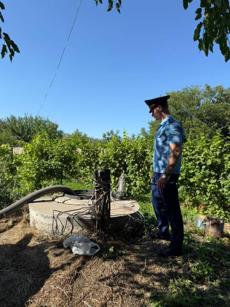 В Астраханской области двое мужчин задохнулись в канализационном коллекторе