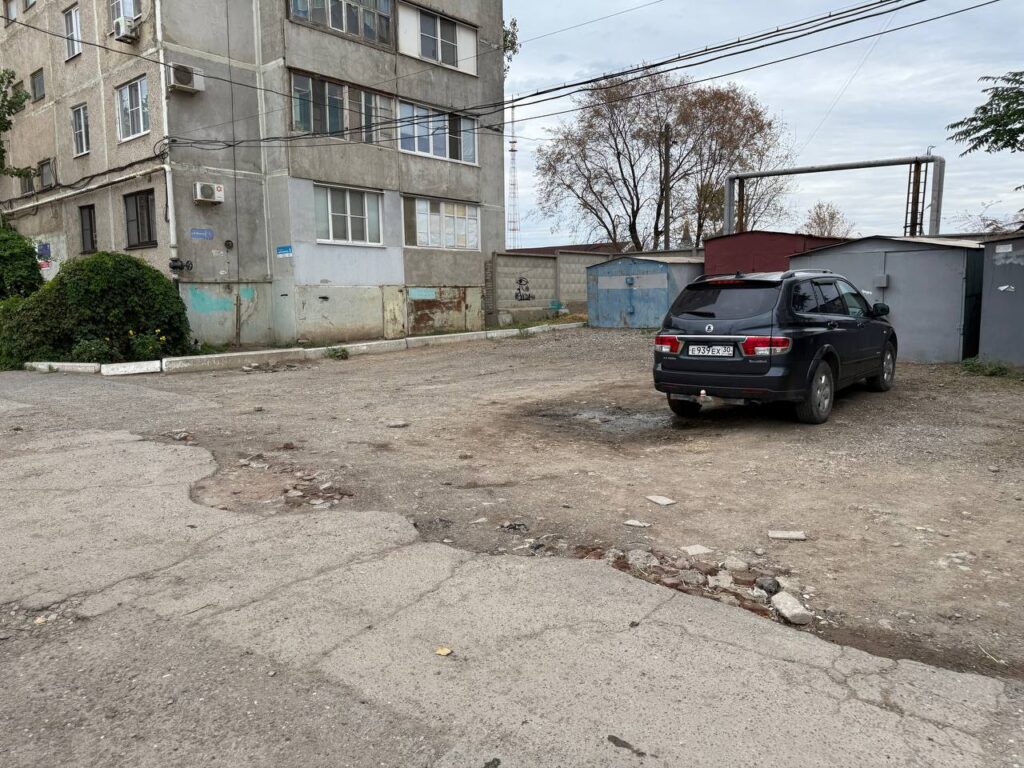 Жители Астрахани показали состояние своего двора прямо в сердце города — фото 13